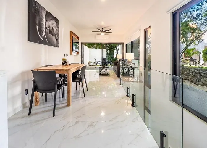 Magnificent One Block From Playacar Apartment *