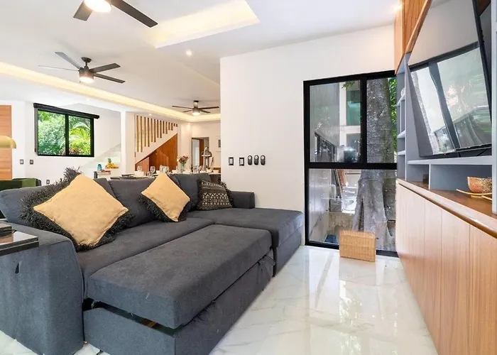 Magnificent One Block From Playacar Apartment *