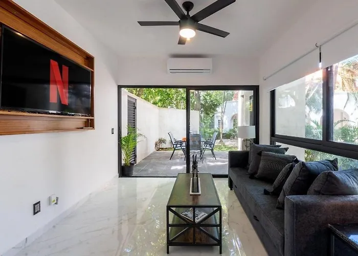 Magnificent One Block From Playacar Apartment *